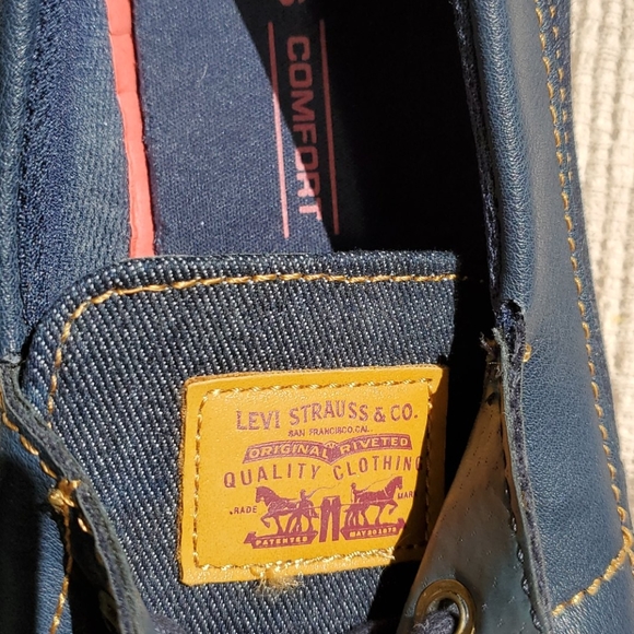 Levi's casual slip on loafer - Picture 2 of 8